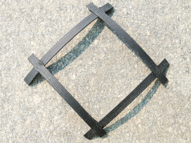 鋼塑復(fù)合土工格柵